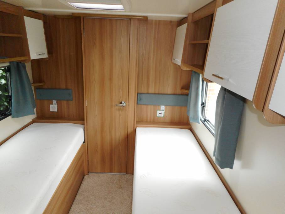 Bailey Pursuit 5504 2017, 4 Berth Fixed Twin Beds Caravan For Sale