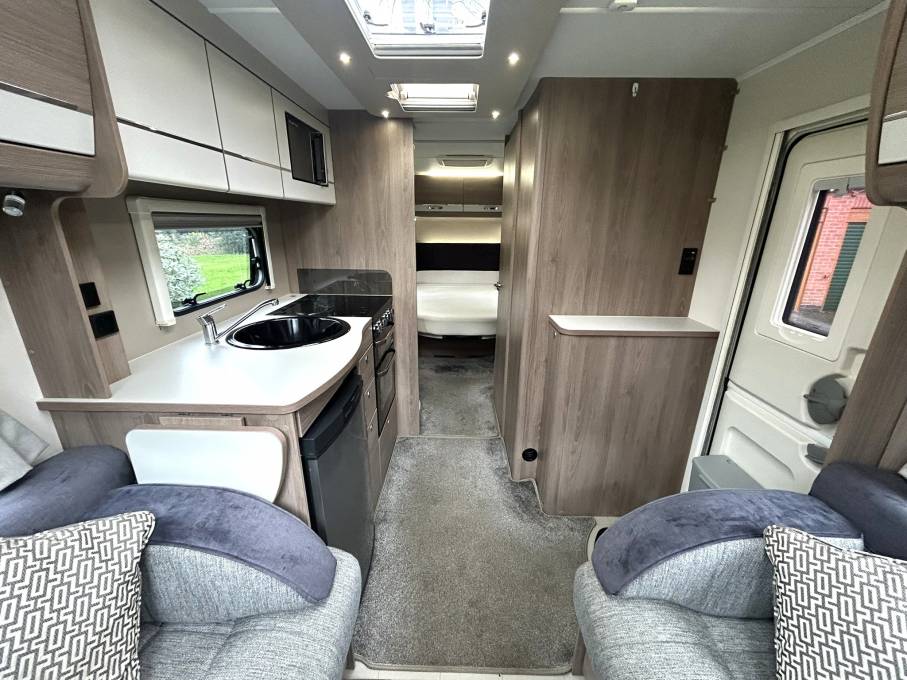 2020-compass-casita-kensington-550-4-berth-island-bed-caravan-for-sale