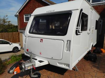 Lunar Venus 500 2013, 4 Berth Caravan For Sale, Rear Washroom & Twin Fixed Beds. 