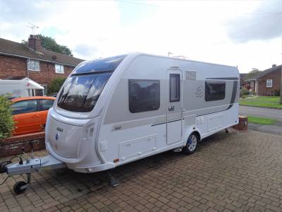 Knaus Starclass 560 4 Berth Rear Fixed Bed Rear Washroom Caravan For Sale