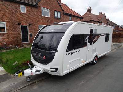 Swift Elegance 560 4 Berth Island Bed Caravan For Sale