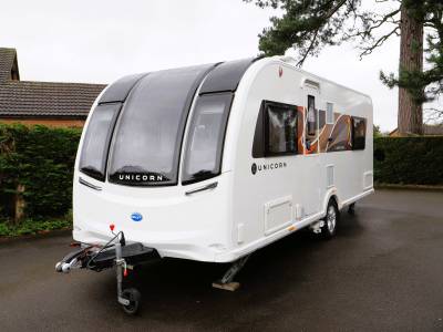 Bailey Unicorn Cabrera V, 4 Berth, Rear Island Bed, Solar, Motor Mover