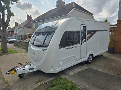 Swift Freestyle S4 Fixed French Bed 4 Berth Caravan For Sale