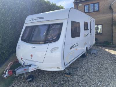 Lunar Quasar 524 Family Caravan