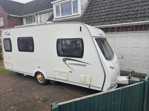 Lunar Cosmos 494,End washroom,solar,4 berth,1255kg caravan for sale