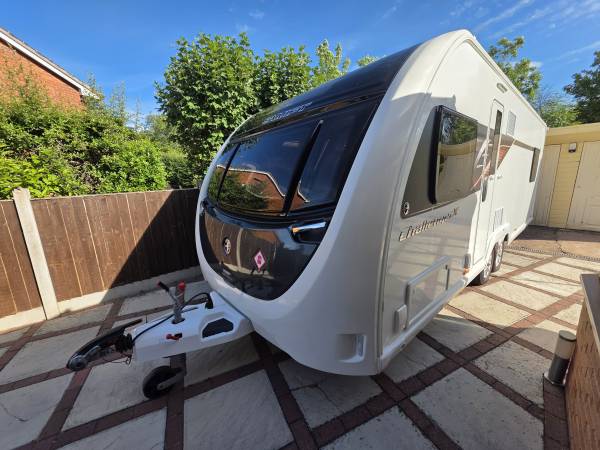 Swift Challenger X 835 8FT Wide Middle Bathroom Caravan For Sale