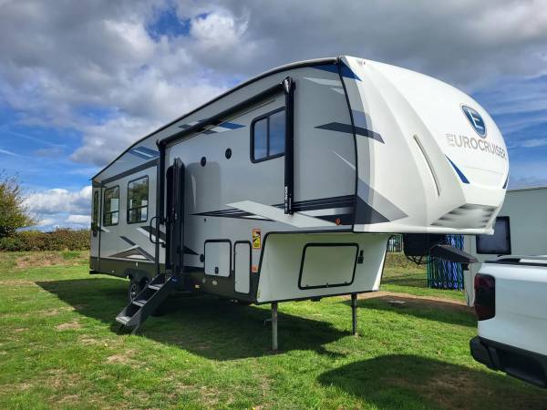 Eurocruiser 965 Elite 5th Wheel 4 Berth 2 Slide Outs King Bed Solar Lithium