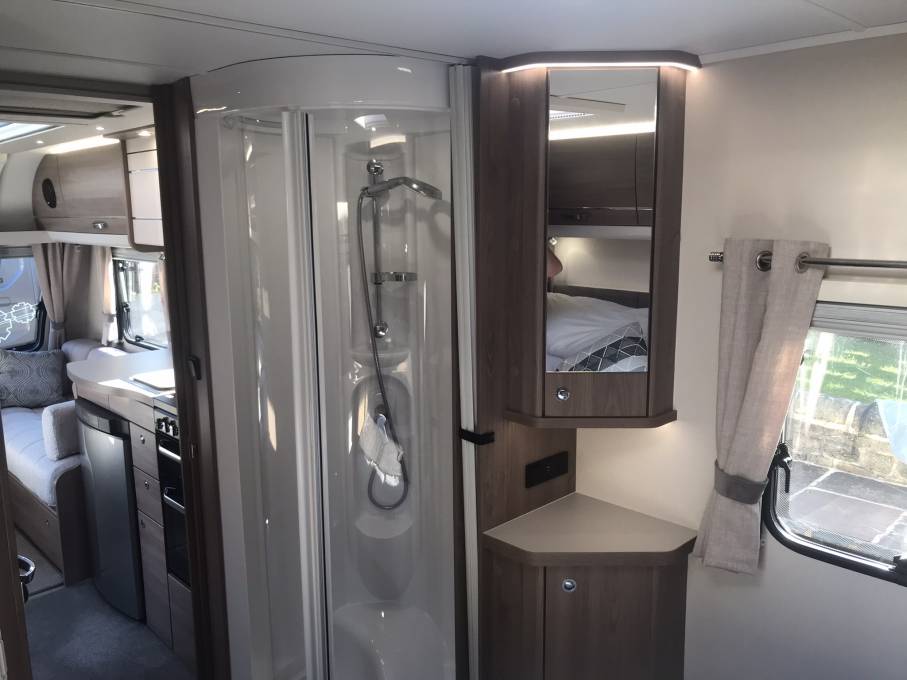 Compass Capiro 2021 Compass Capiro 550 - in 'as new' condition - Island bed, highly ...